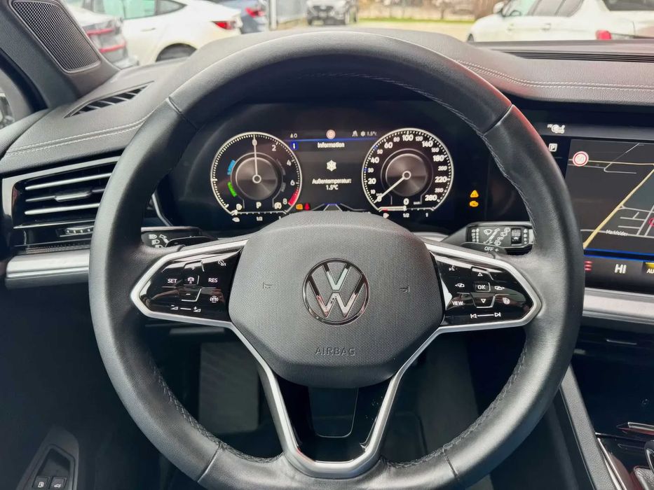 Volkswagen Touareg      2022