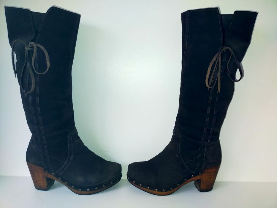 Botas camurça cano alto