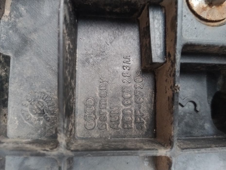 Ślizg zderzaka lewy przód Audi a4 B5 lift oryginał wysyłka OLX