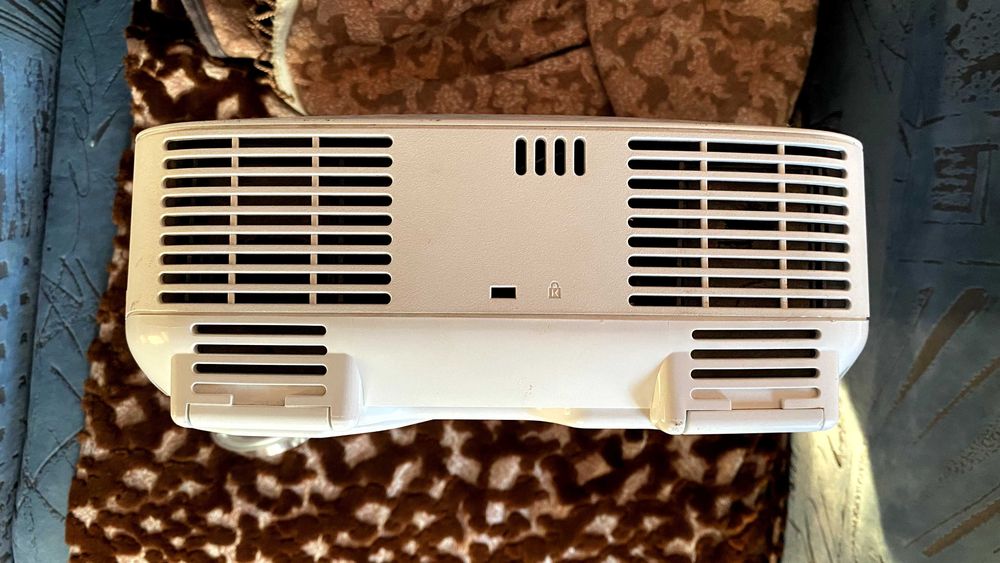Проектор NEC VT480 – робочий, гарне зображення
