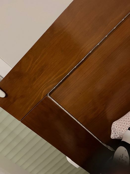 Cama casal com 2 mesas cabeceiras