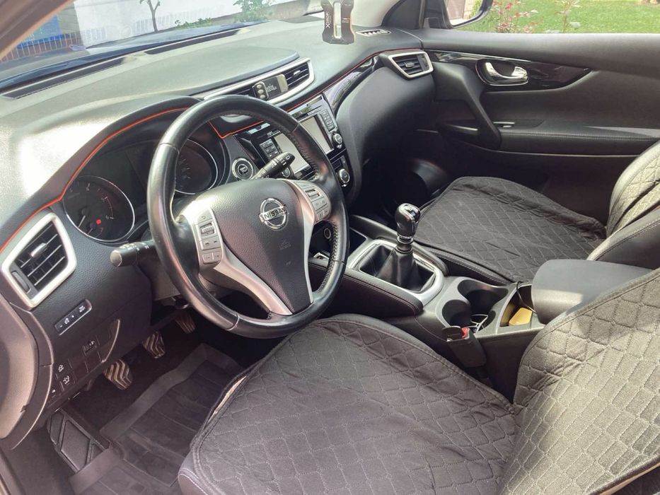 Nissan Qashqai 2013 року ,дизель-механіка(1.5)