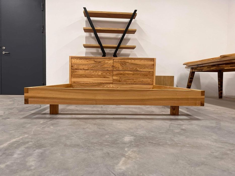 Łóżko po materac 180x 200. Wykonane z drewna jesionowego