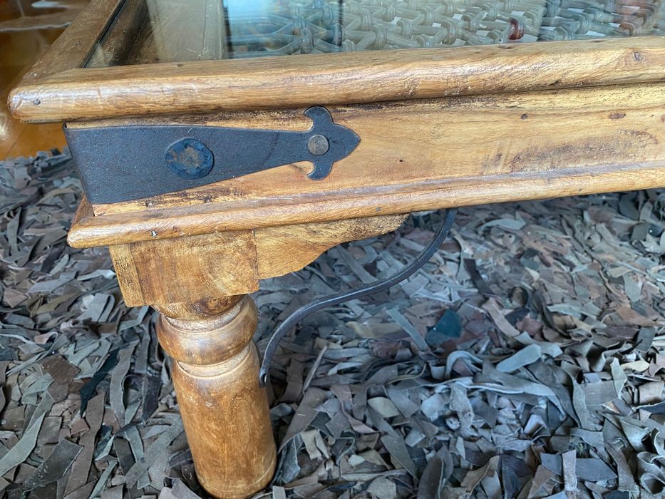 Mesa de madeira antiga