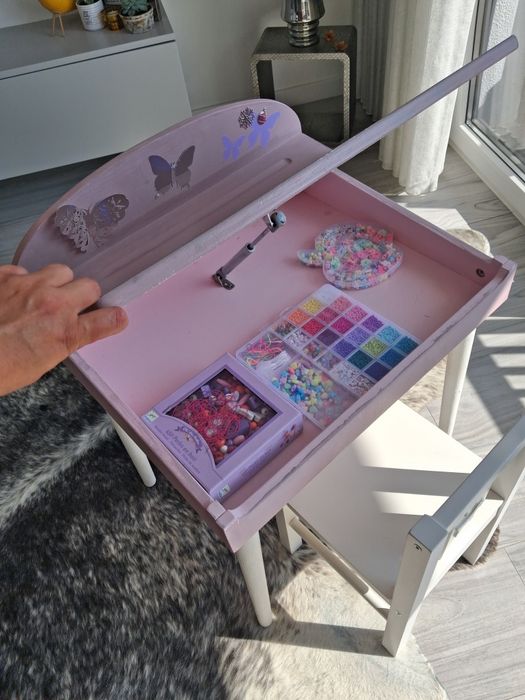 Mesa para criança com abertura