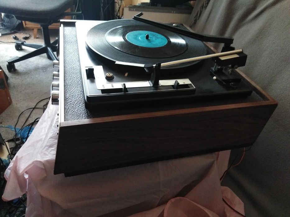 Gramofon amplituner Weltham jeden z kanałów nie działa