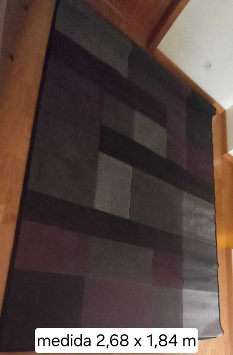 Tapete de sala (tons de preto/cinzento/roxo)
