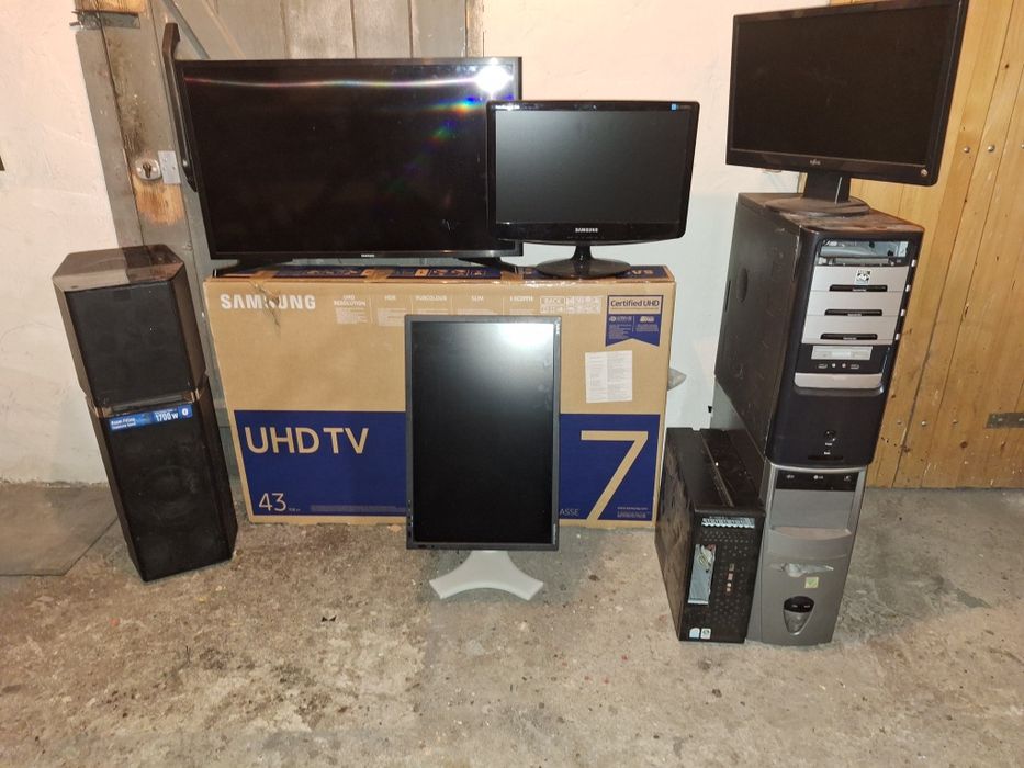 Zestaw elektroniki telewizor smart kolumna komputery monitory