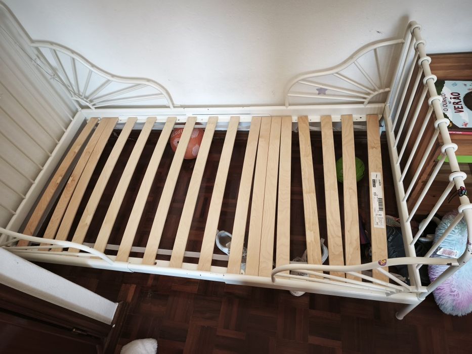 Cama de criança IKEA com colchão