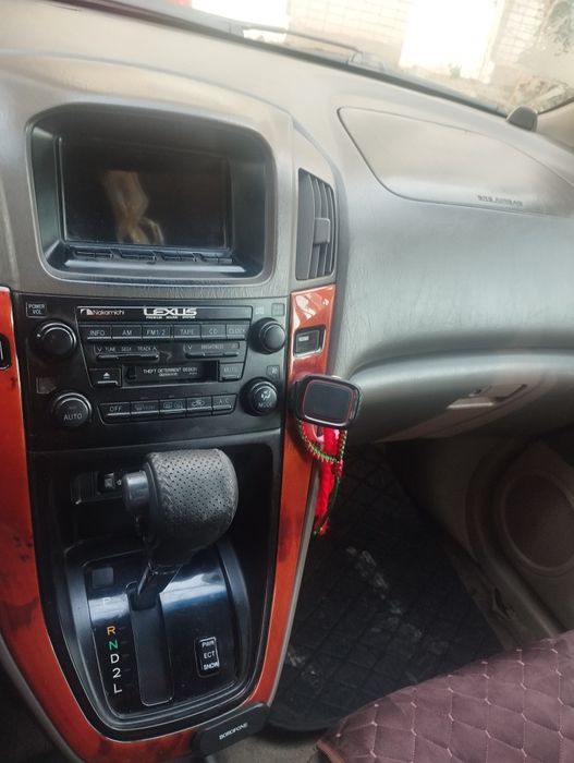 Лексус РХ 300 2000 року.