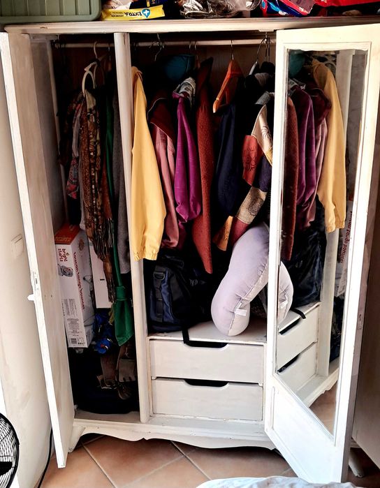 Armario de madeira / wooden closet