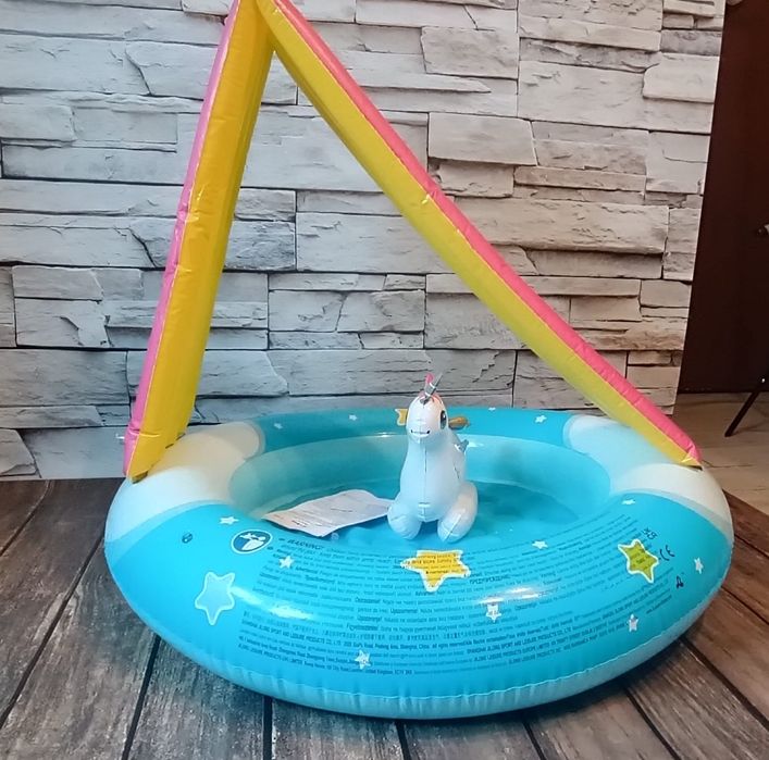 Basenik z daszkiem tęcza 95x80 cm + dmuchany mały jednorożec