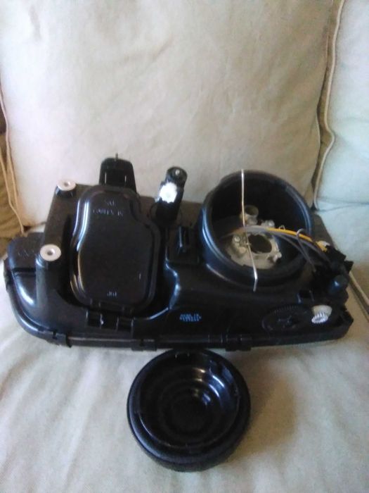 Farol Volvo V70 Novo