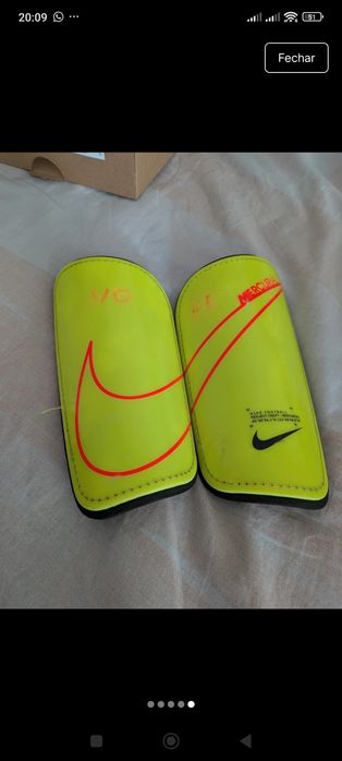 Caneleiras  futebol nike