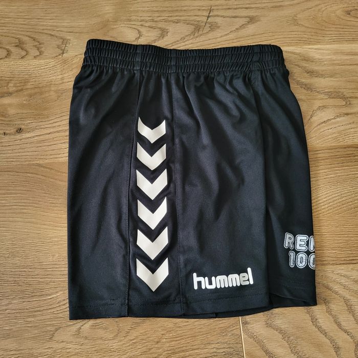 Krótkie spodenki chłopięce piłkarskie r.140/146 Hummel
