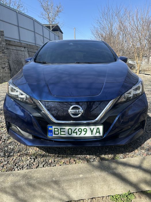 Продаю Nissan leaf