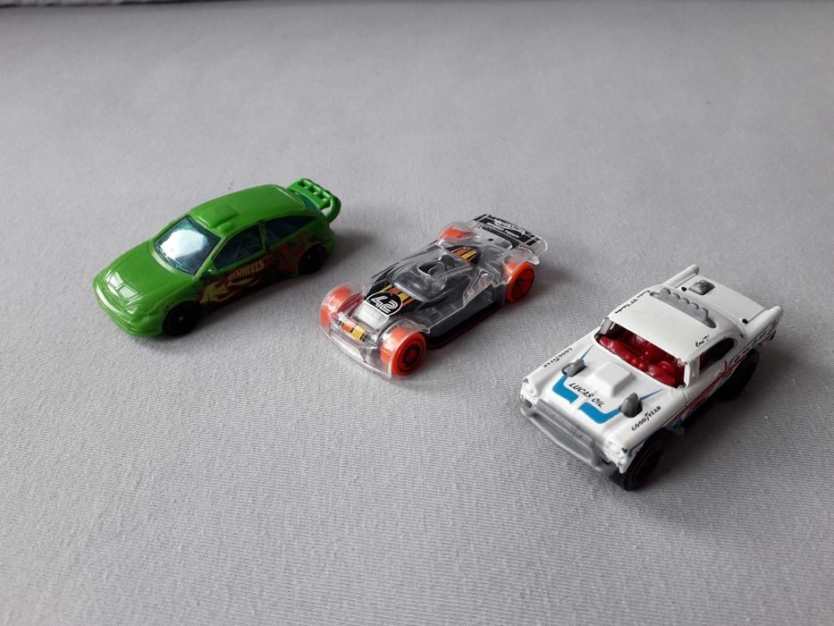 Samochodziki Hot Wheels 15 aut