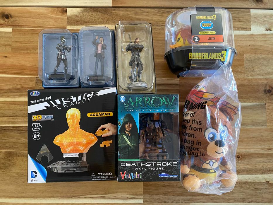 Figuras de vários filmes, séries e jogos (Comics, Alien, Doc Who, etc)