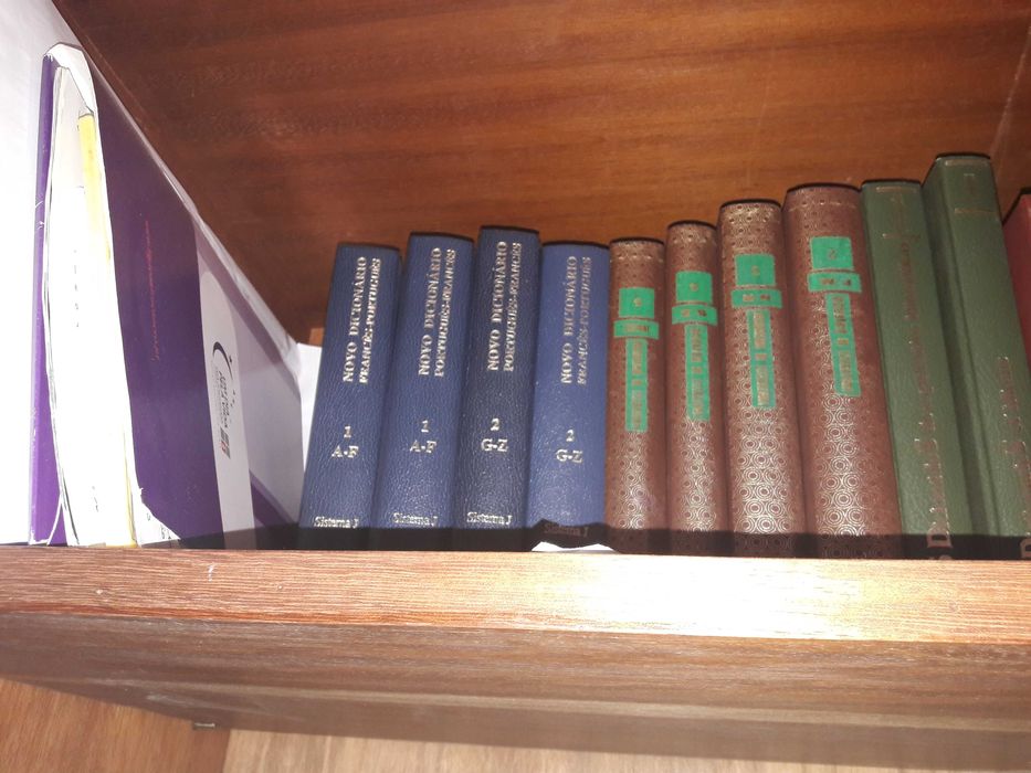 Livros encadernados e baratos