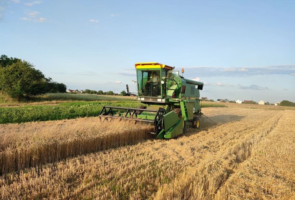 Комбайн John Deere 1157