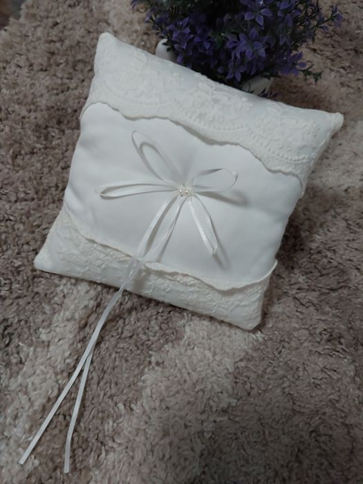 Весільні аксесуари.Подушка для обручок