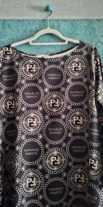 Czarna tunika z ciekawym printem Papaeazzi  Fashion 44/XXL