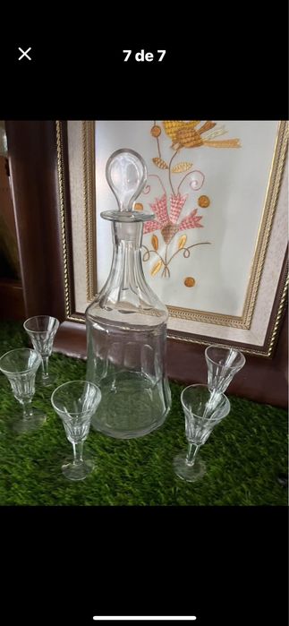 Garrafa em cristal com copos