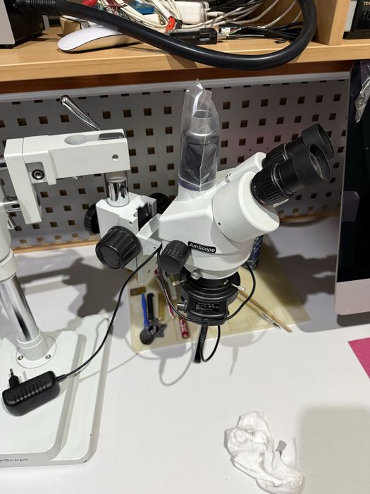 Тринокулярный микроскоп