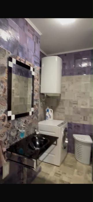 Продам квартиру дворівневу  біля метро