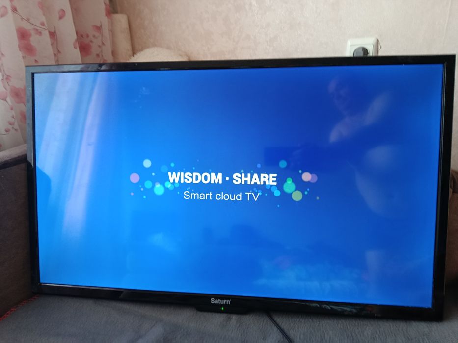Телевізор Saturn Smart TV 40''  під ремонт