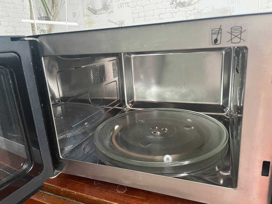 Продам мікрохвильову піч BOSCH HMT84G461