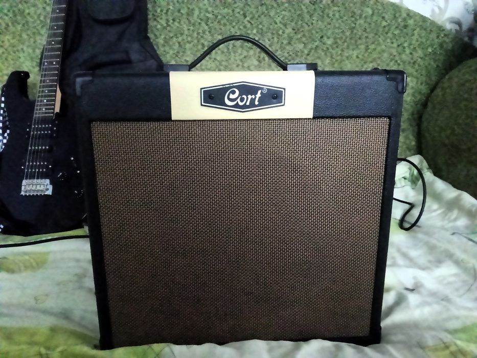 Yamaha ERG 121 + комбик Cort cm30r