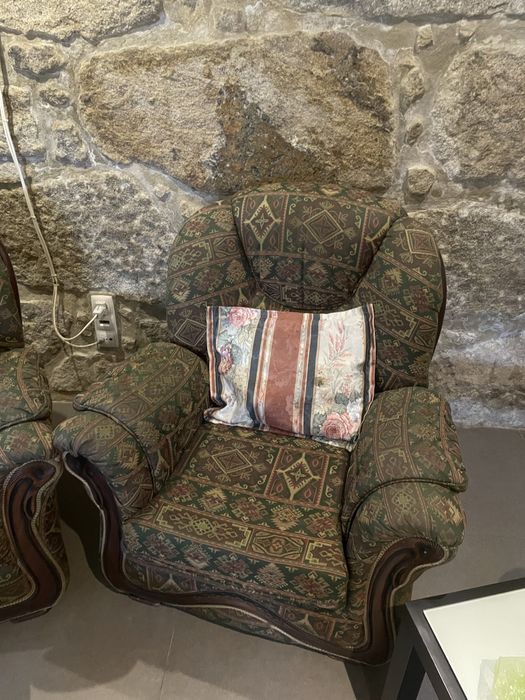 Conjunto de Sofás Clássicos - Sofá 3 lugares (Sofá-cama) + 2 Poltronas