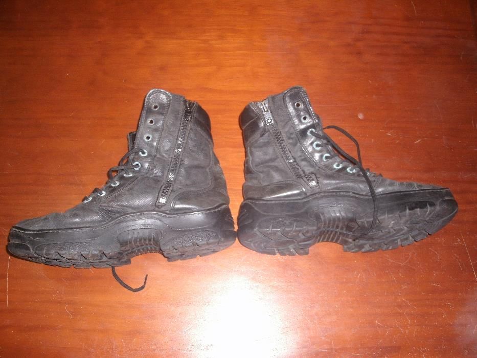 Botas em pele