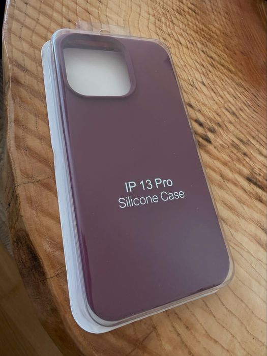 IPhone 13 Pro case bordowy