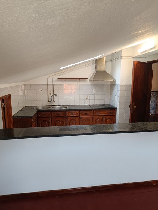 Arrenda se sótão t2