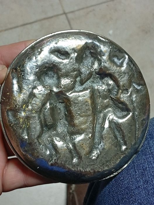 Medalha Grossa em Metal grosso com par Anjinhos