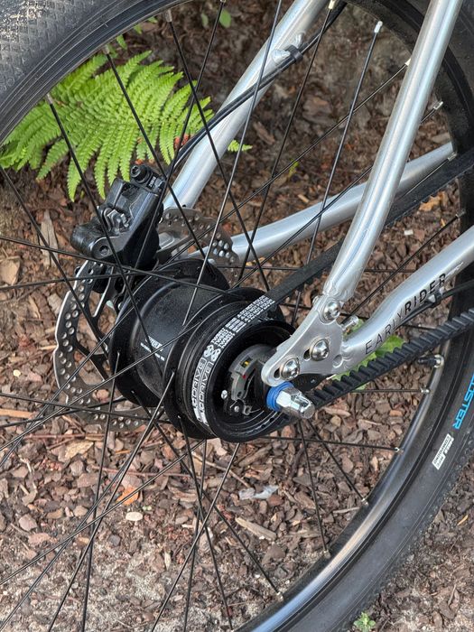 Rowerek na pasku Early Rider Belter 24" Nexus 8 - srebrny