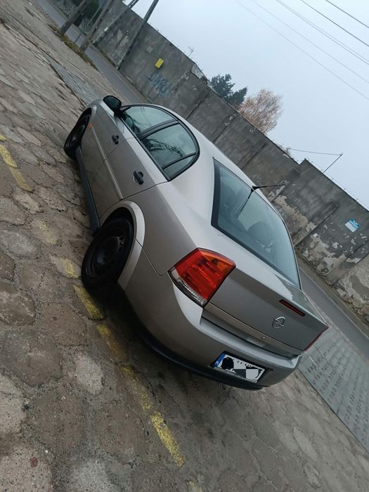 Opel Vectra C uszkodzony