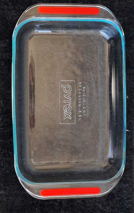 Lote utensílios de cozinha em vidro: Pyrex + espremedor citrinos + manteigueira