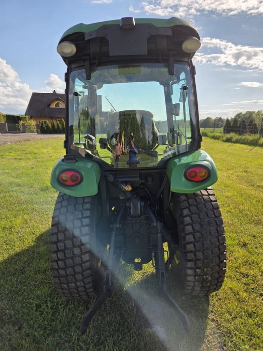 Traktor John Deere 3720 4x4 E-HYDRO