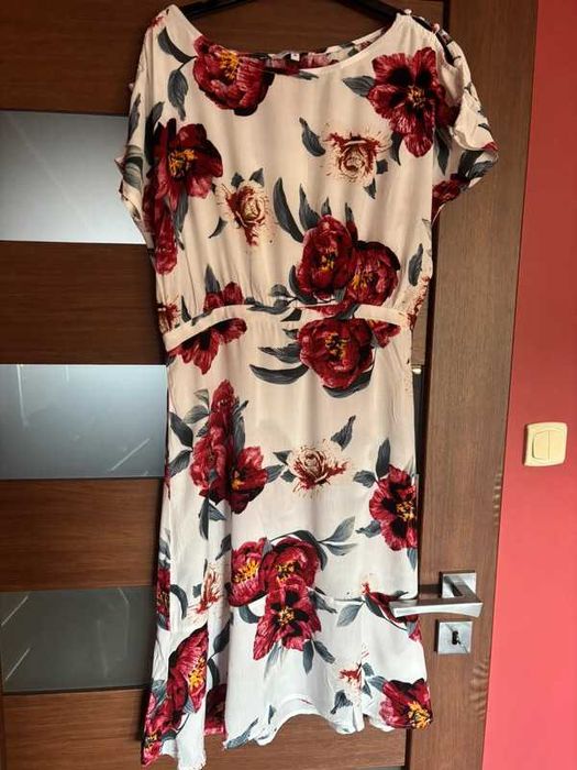 Sukienka letnia w kwiaty 38