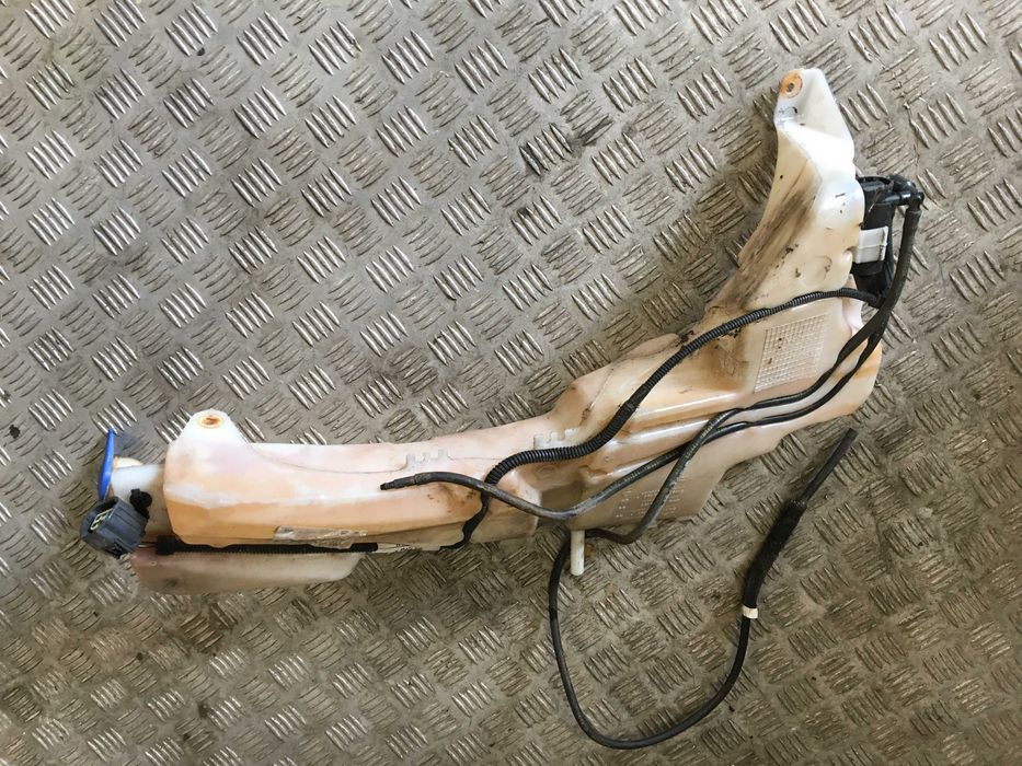 Zbiorniczek spryskiwaczy Ford Kuga MK1  2.0 tdci