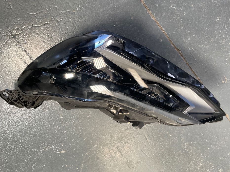Farol led peugeot 3008 2023