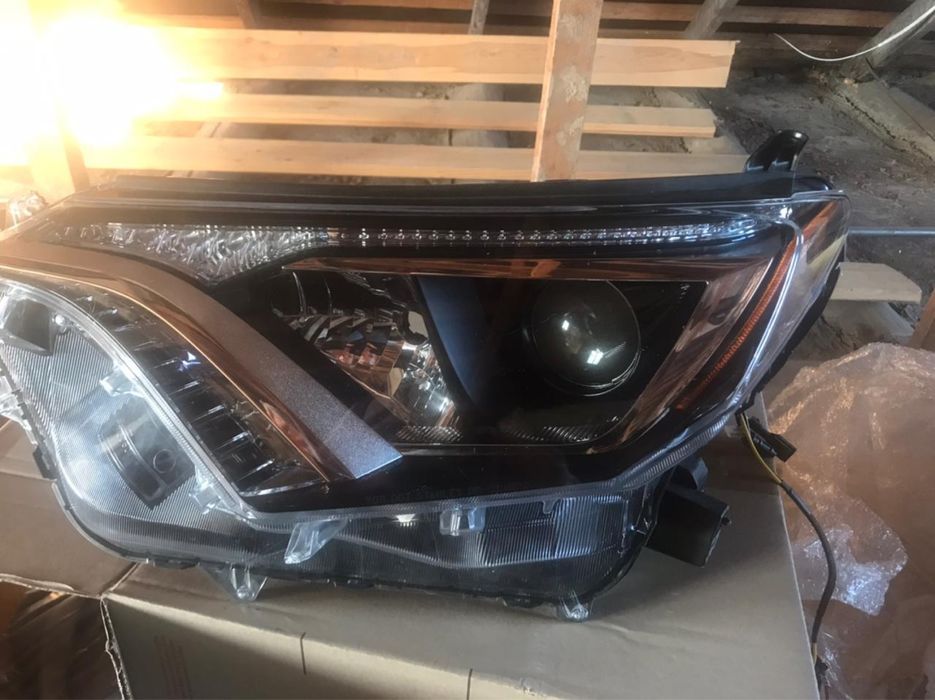 Продам фару лів Тойота рав 4 ,2019року оригінал USA