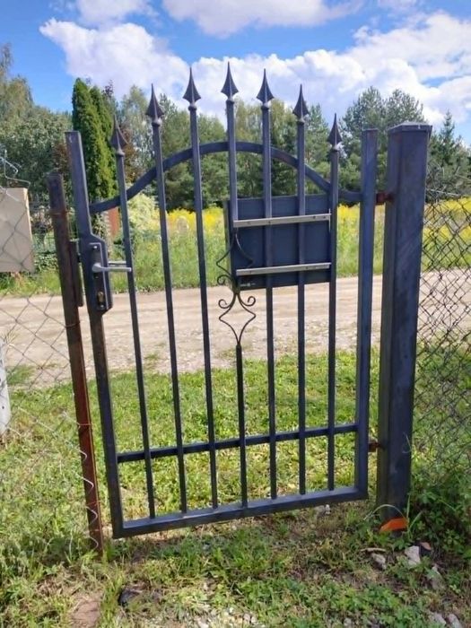 Brama dwuskrzydłowa z furtką