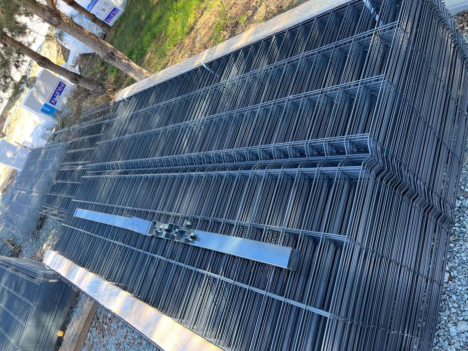 Komplet 25 m ogrodzenia panelowego 1,53x2,50, Fi3 - słupek, obejma