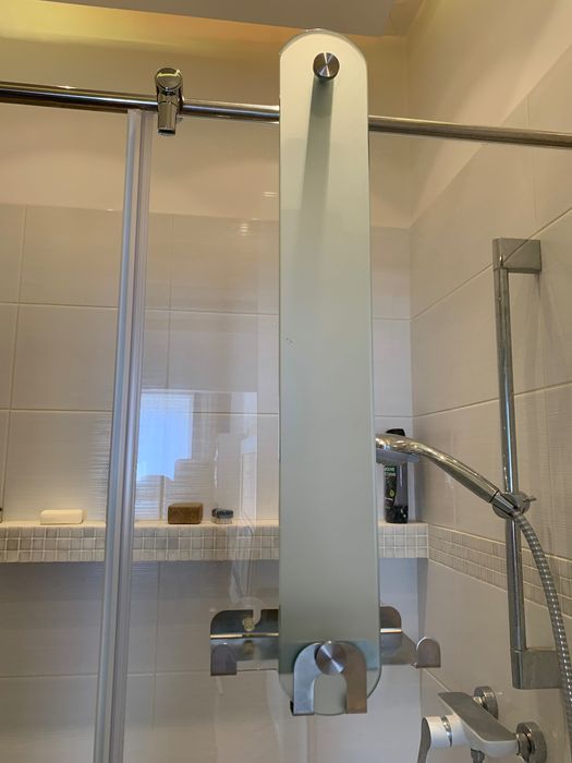 wieszak łazienkowy na ręczniki stal nierdzewna i szkło matowe dłg. 60