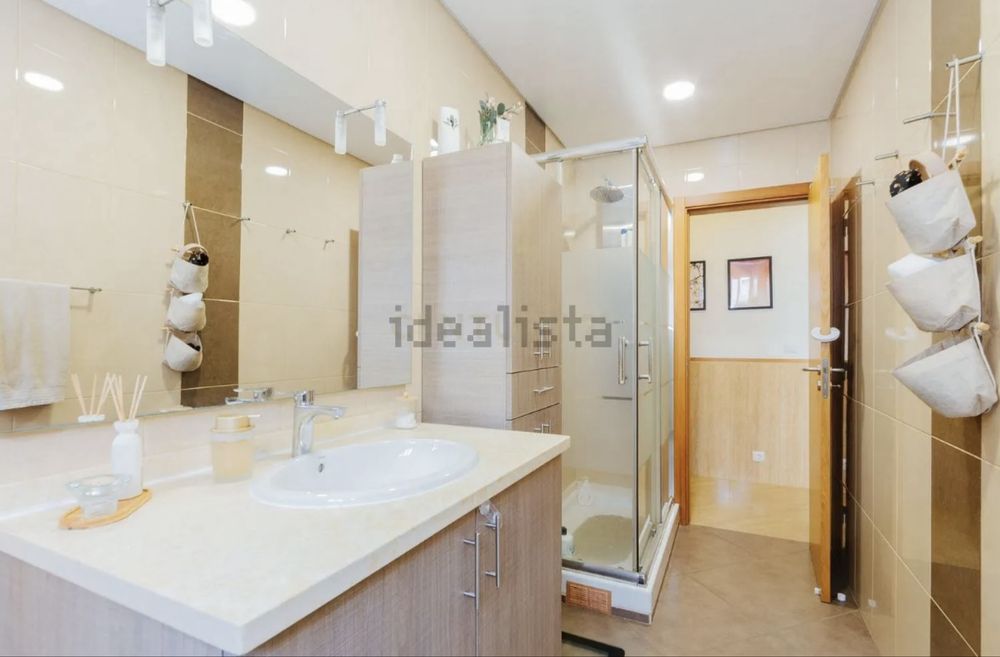 Apartamento T2 em Campo de Ourique, totalmente mobilidado e equipado