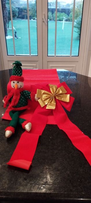 Boneco de neve natalício e laço